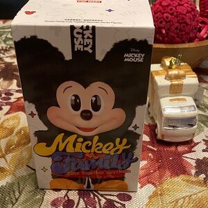 Disney Mickey Mouse Family Keychain Box - Black and Yellow